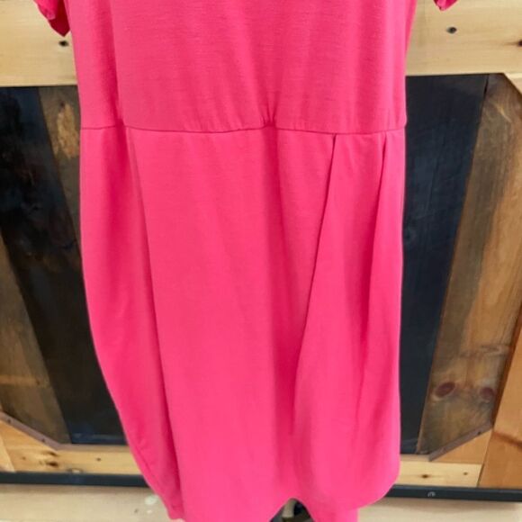 TORRID Tulip Dress Size 2, Short
Sleeve Stretch Jersey Knit Scoop Neckline - Picture 2 of 5